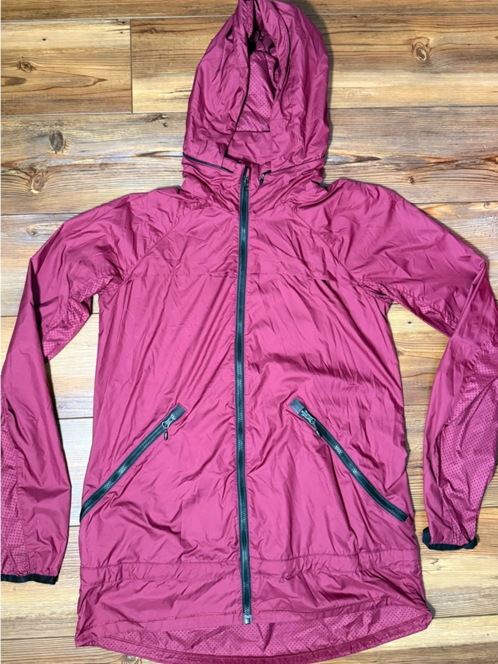 Lululemon Miss Misty Jacket Women’s 4 Maroon Packable Hooded Rain Running Glyde